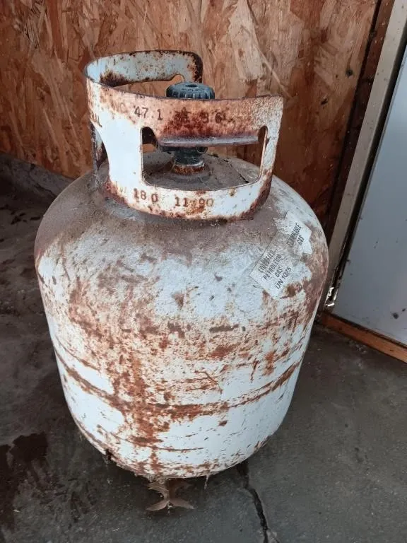 20# propane cylinder.
(Appears to be empty )