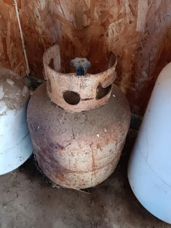 20lb propane cylinder. Appears to be empty.