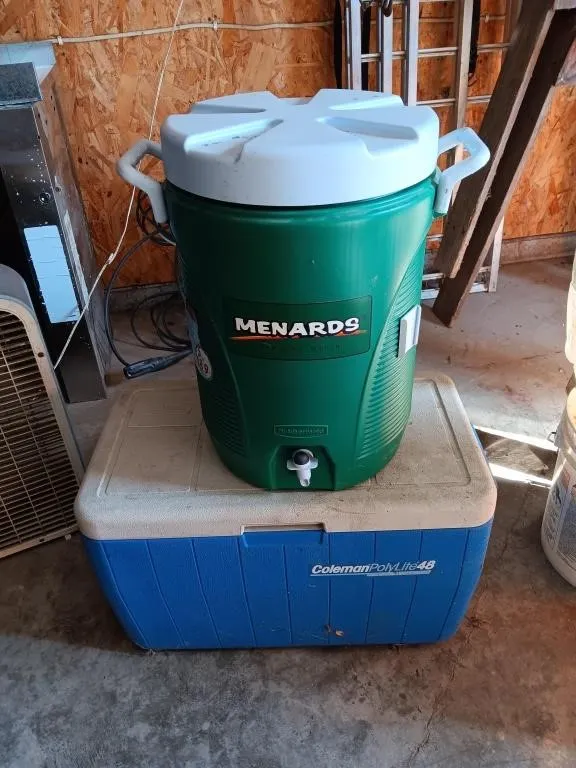Rubbermaid 5 gallon menards drink dispensing