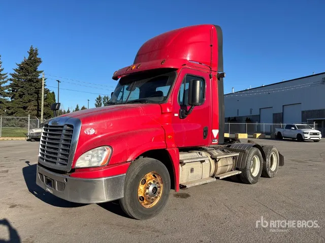 2015 Freightliner Cascadia 125 6x4 T/A Day Cab Truck Tractor
