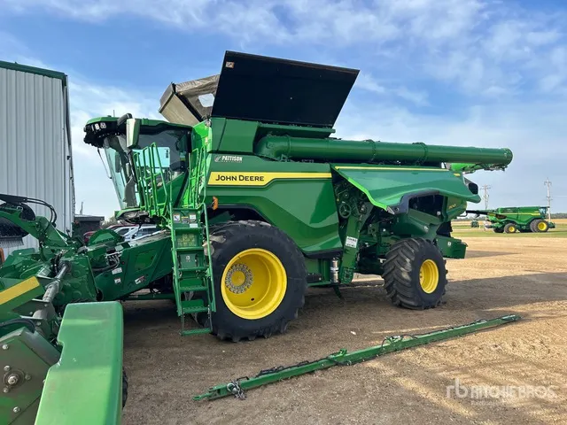 2023 John Deere X9 1100 Combine Harvester