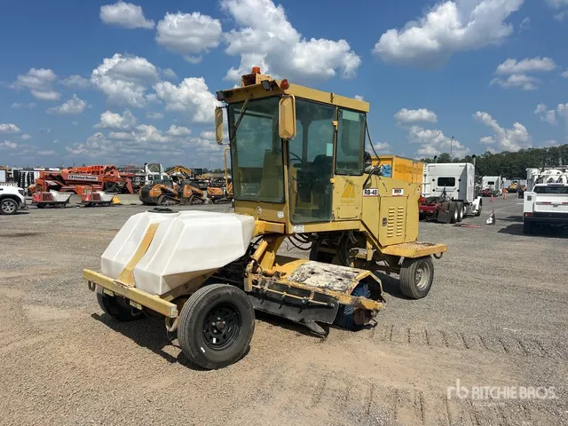 2001 Rosco RB48 Self-Propelled Broom