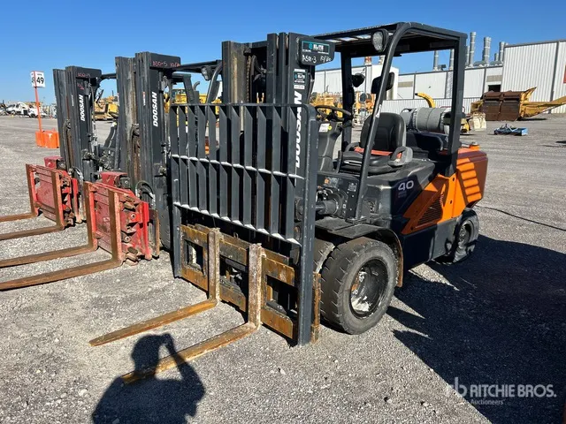2021 Doosan G40S-7 8350 lb Pneumatic Tire Forklift