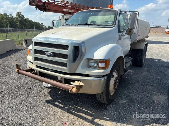 2011 Ford F-750 XL 4x2 Water Truck (Inoperable)