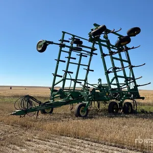 John Deere 680 39 ft Chisel Plow