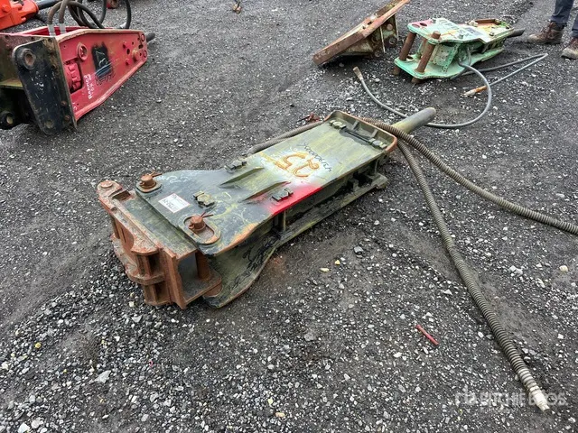 Huskie HH1000 78 in Hydraulic Breaker