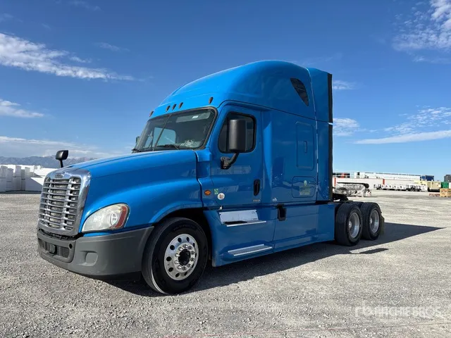 2017 Freightliner Cascadia 125 6x4 T/A Sleeper Truck Tractor