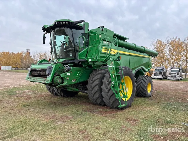 2023 John Deere X9 1100 Combine Harvester