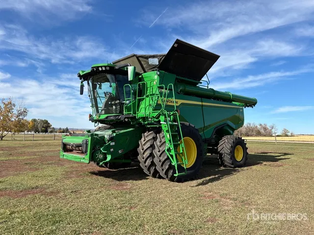 2023 John Deere X9 1000 Combine Harvester