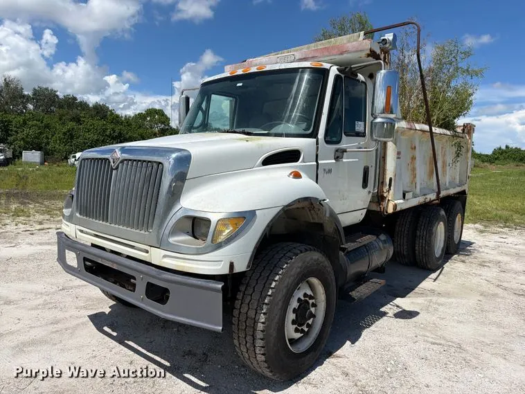 2003 International 7600 dump truck