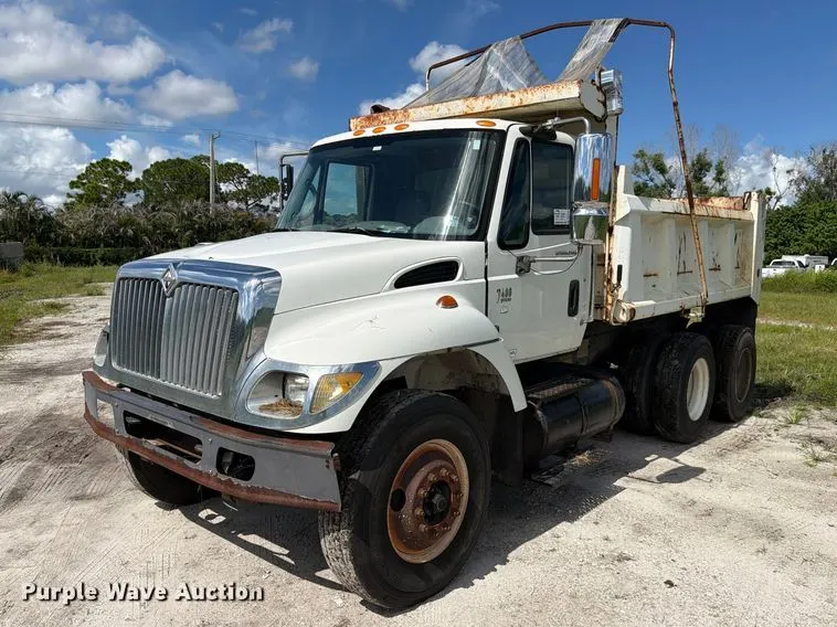 2004 International 7400 dump truck