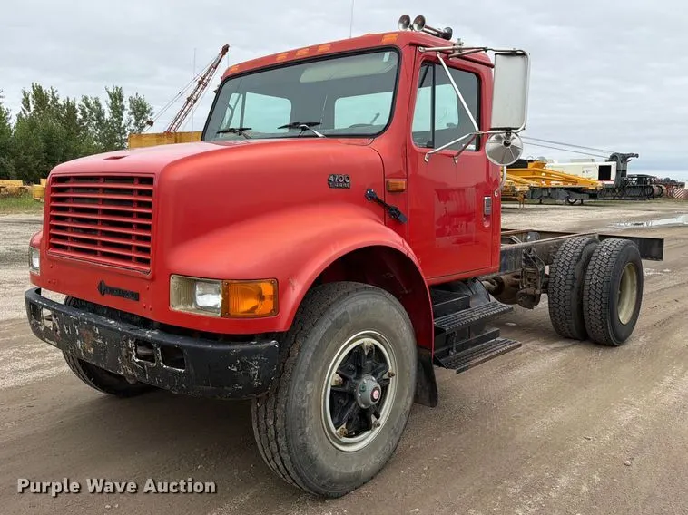 1995 International 4700 truck cab and chassis