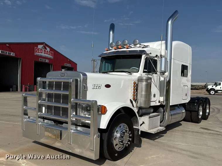 2003 Peterbilt 379 semi truck