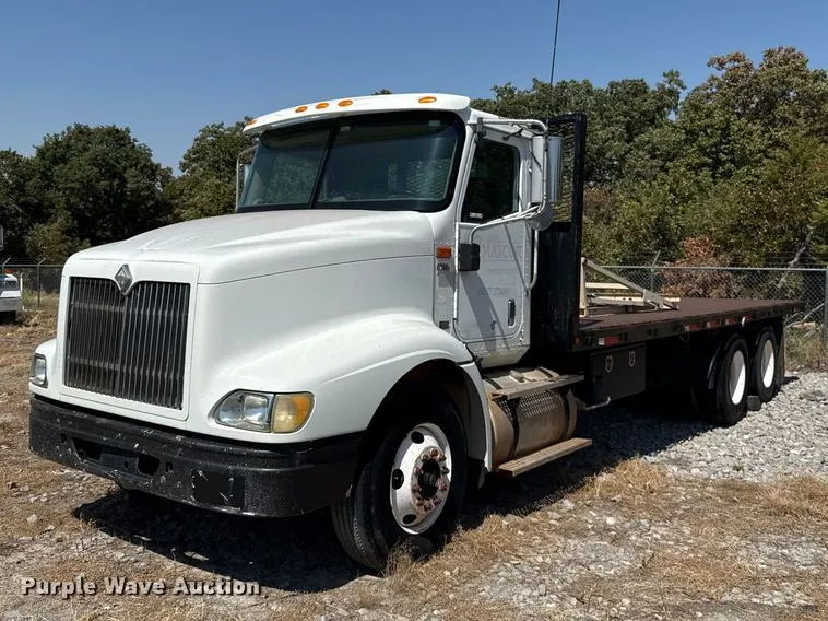 2006 International L9200i flatbed truck
