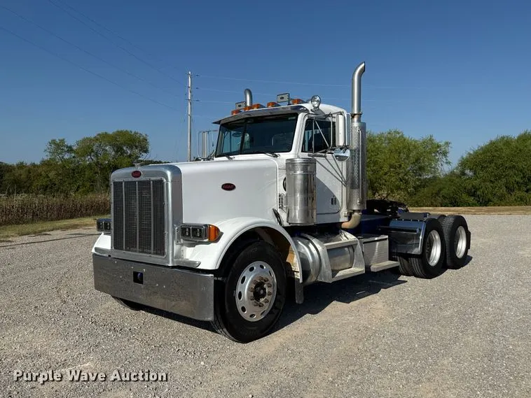 2004 Peterbilt 378 semi truck