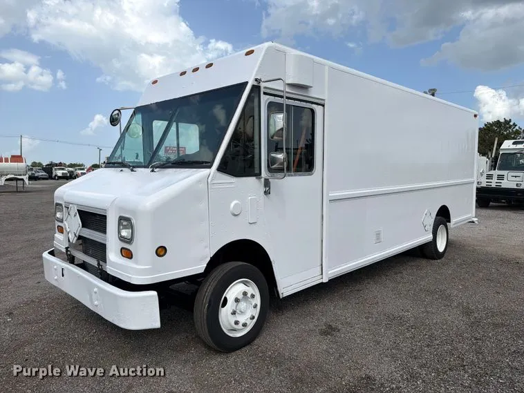2001 Freightliner MT55 delivery van
