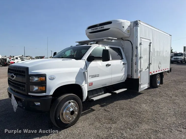 2020 Chevrolet Silverado 6500 HD crew cab refrigerated delivery truck