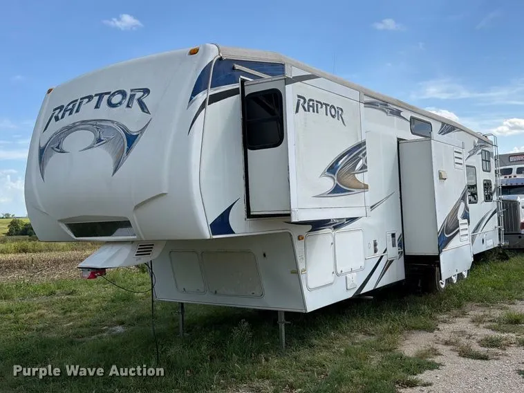 2010 Keystone RP3912LEV10 toy hauler camper
