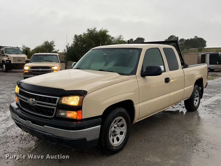 2007 Chevrolet Silverado 1500 Ext. Cab pickup truck