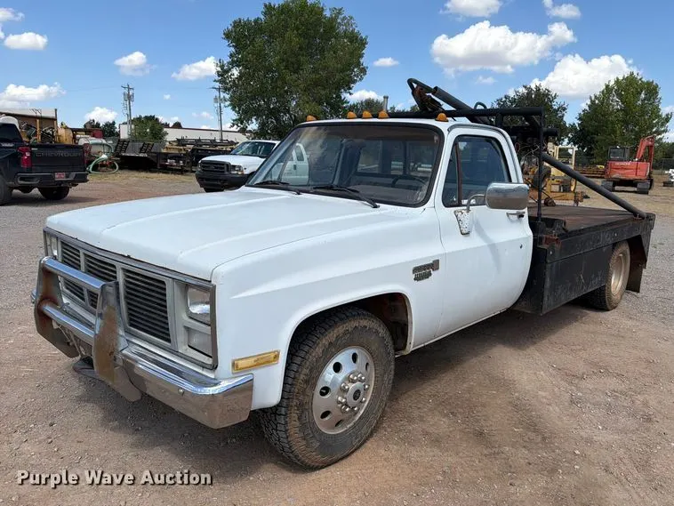 1986 GMC Sierra 3500 winch truck
