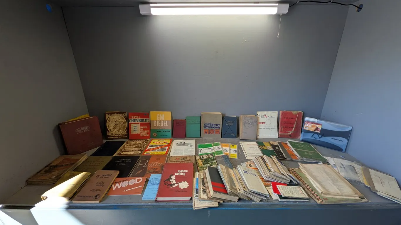 (22) Assorted Repair Books and Owner's Manuals
