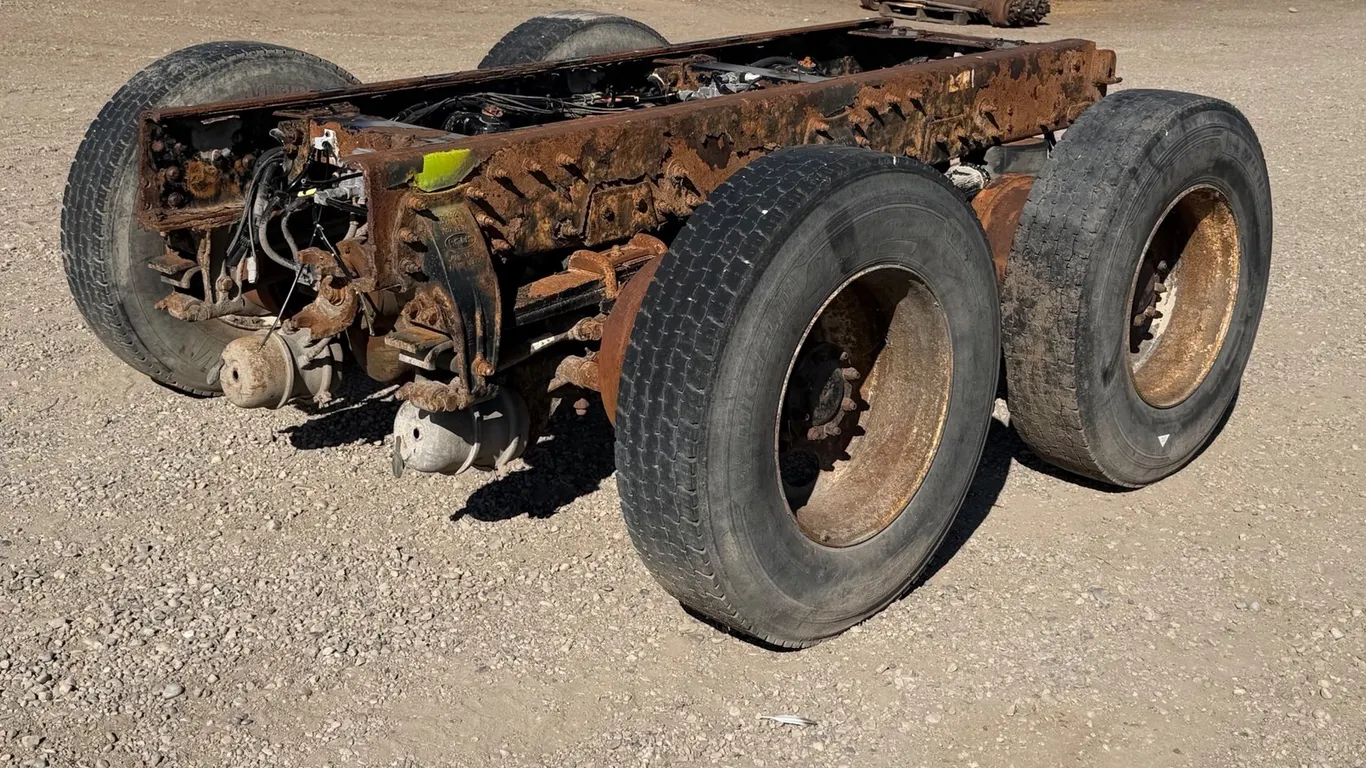Heavy Duty Tandem Truck Axle Chassis Frame