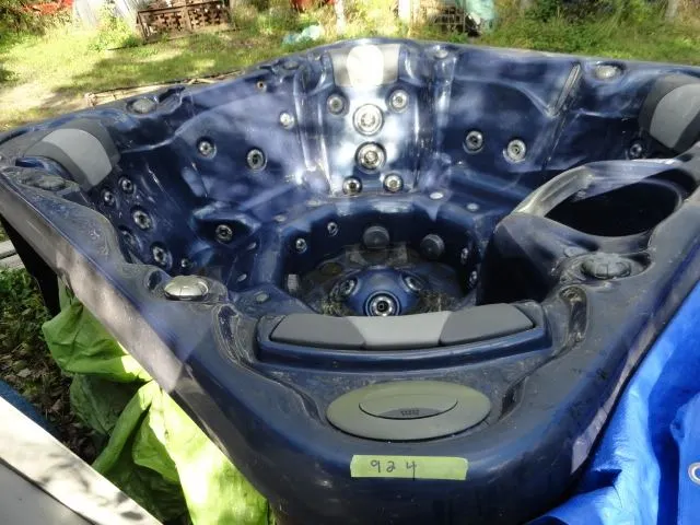 La-Z-Boy 5-Man Hot Tub – Working