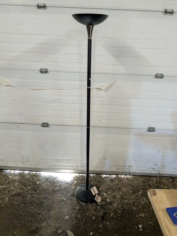 70" Tall Floor Lamp, Working