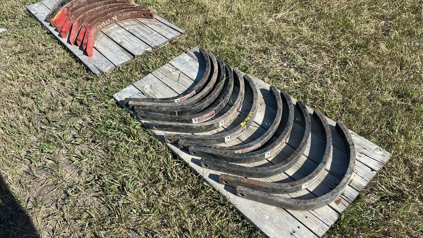 (11) 47° Shanks Off Flexi-Coil Trips