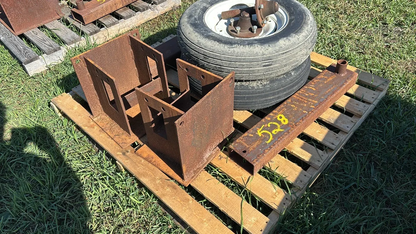 40 Series Shipping Frame Axles Assembly with new 6.7-15SL with 5 Bolt Hubs, Never used Tires