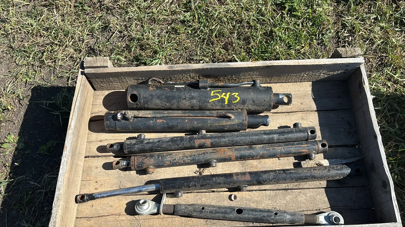 (5) Macdon Cylinders with 3rd Link