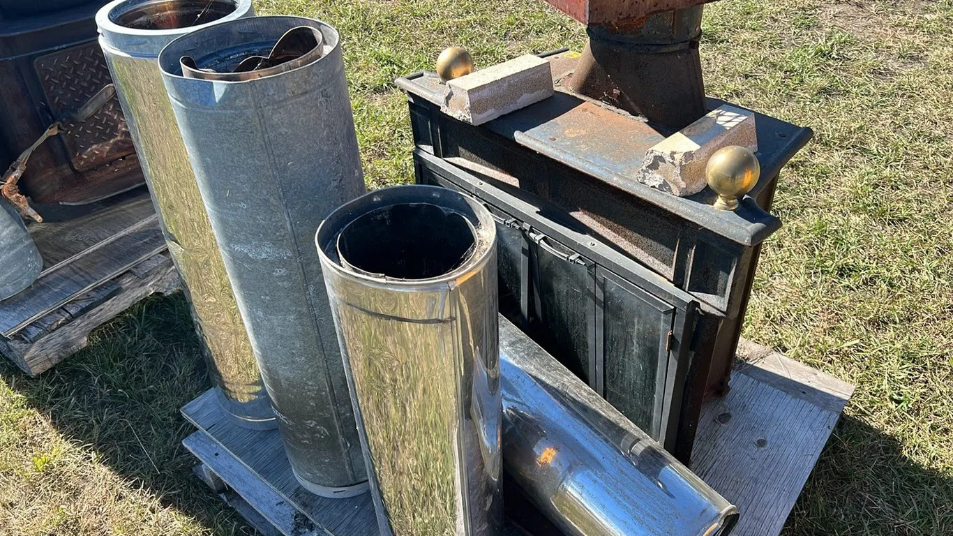Wood Stove with 8.5' of 8" Chimney