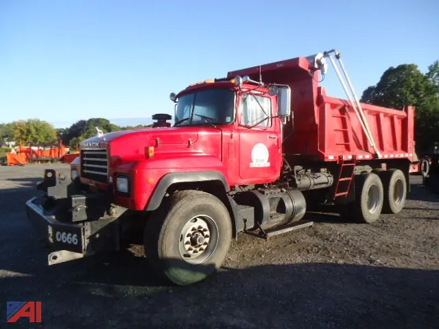 1996 Mack RD690S Dump Truck