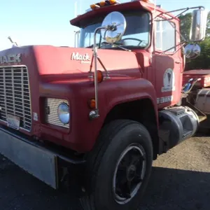 1985 Mack R688ST Semi Tractor