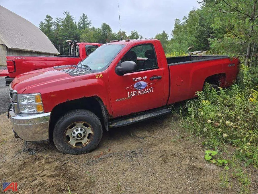 2013 Chevrolet Silverado 2500HD Pickup Truck with Plow
