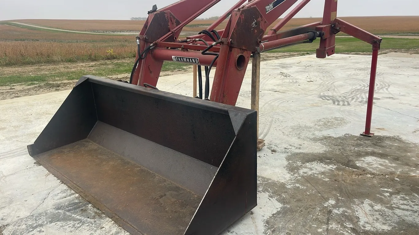 Farm Hand F235 Loader