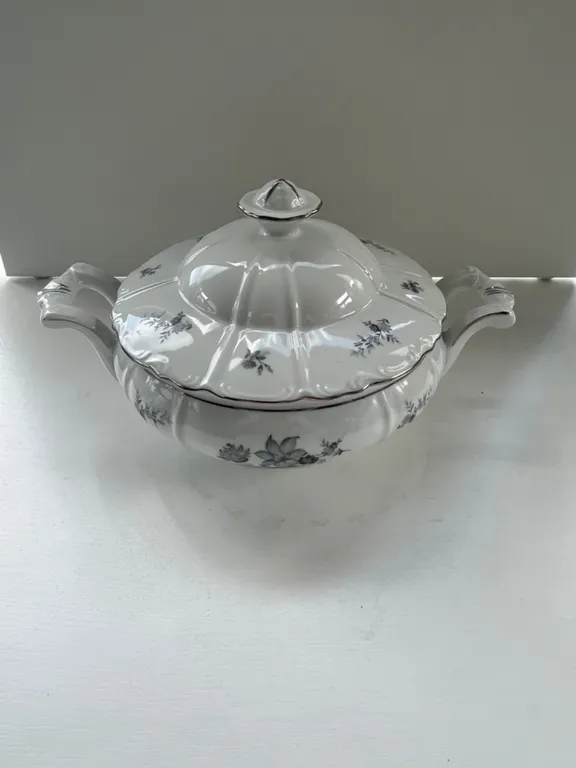 Wild Flower Pattern Lidded Casserole Dish