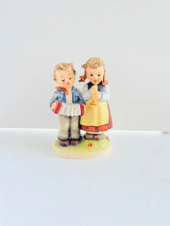 Goebel Hummel Figurine "Musical Memories"