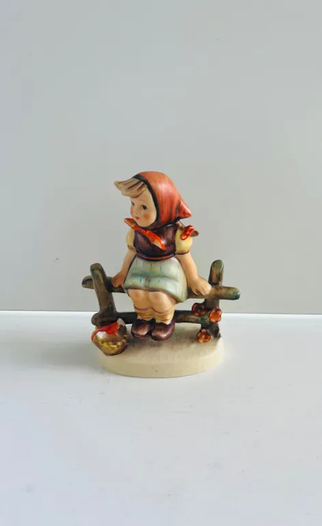 Goebel Hummel Porcelain Figurine "Little Fiddler"