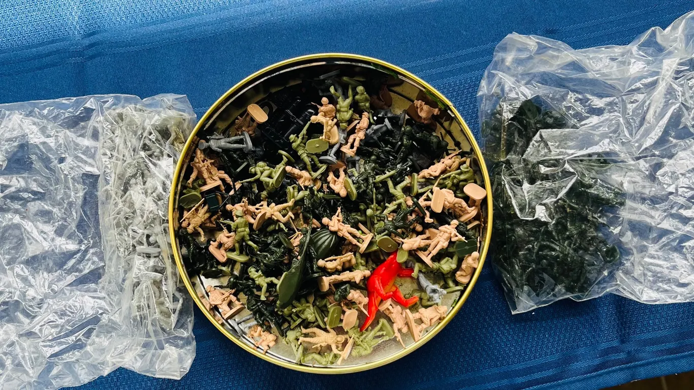 Large Lot of Plastic Army Men and Figures