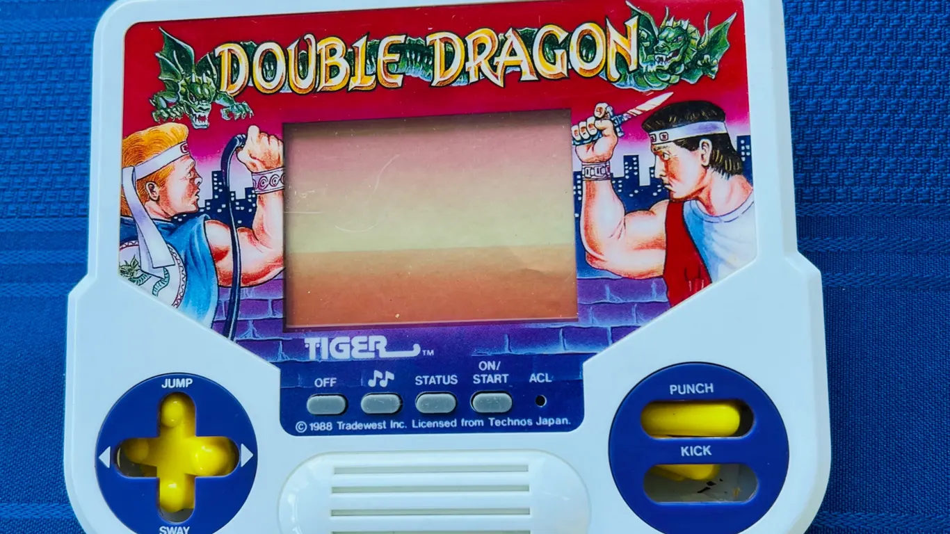 Tiger Electronics Double Dragon Handheld Game