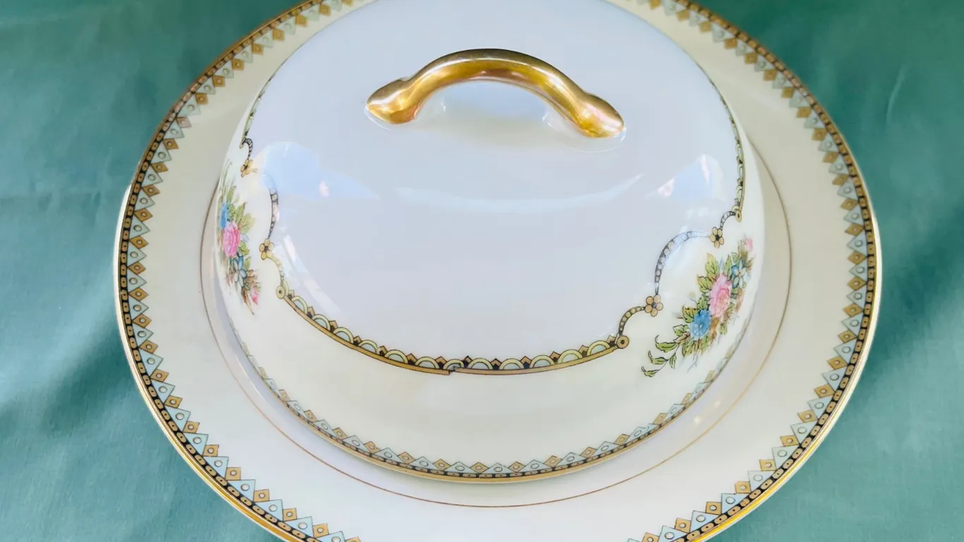 Noritake “Wellsdale” Porcelain Butter Dish with Floral Pattern