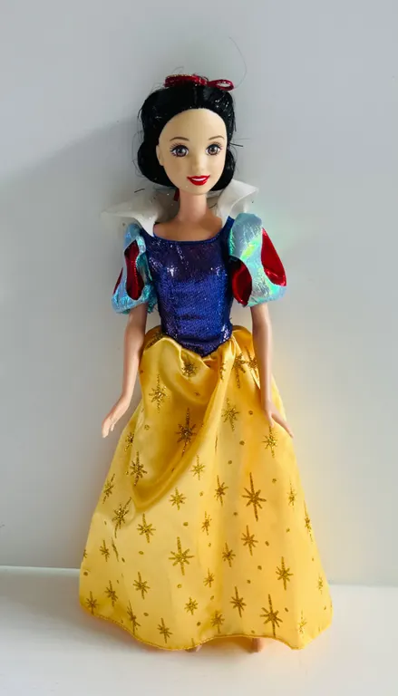 Disney Princess Snow White Fashion Doll