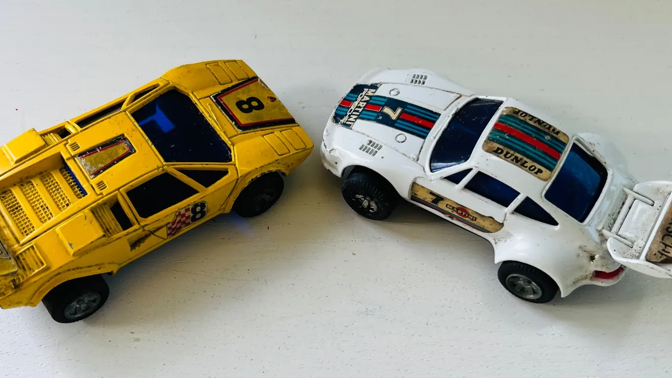 Vintage Slot Cars: Porsche 935 and Lamborghini Countach