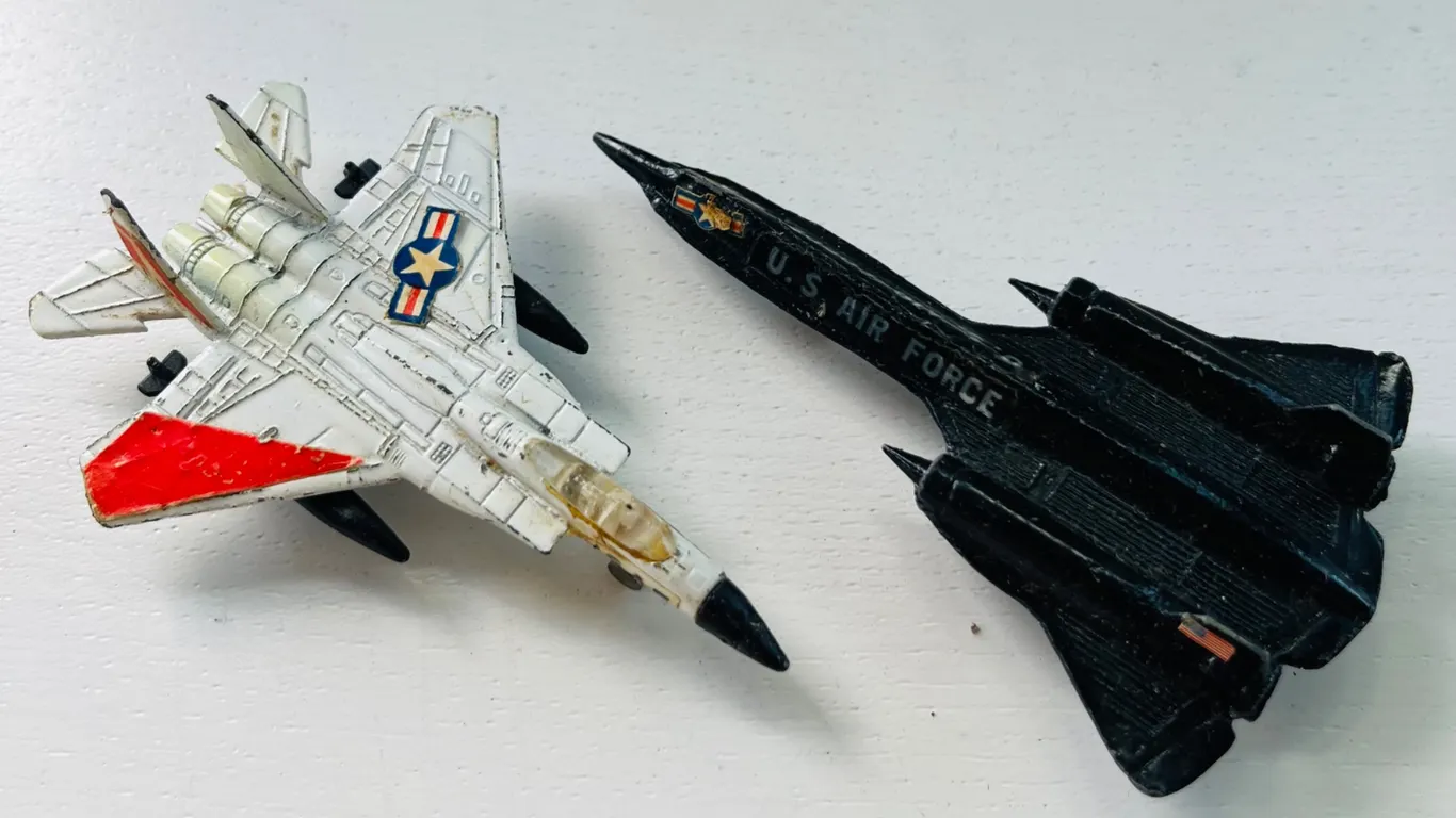 Die-Cast Toy Fighter Jets F-15 Eagle and SR-71 Blackbird