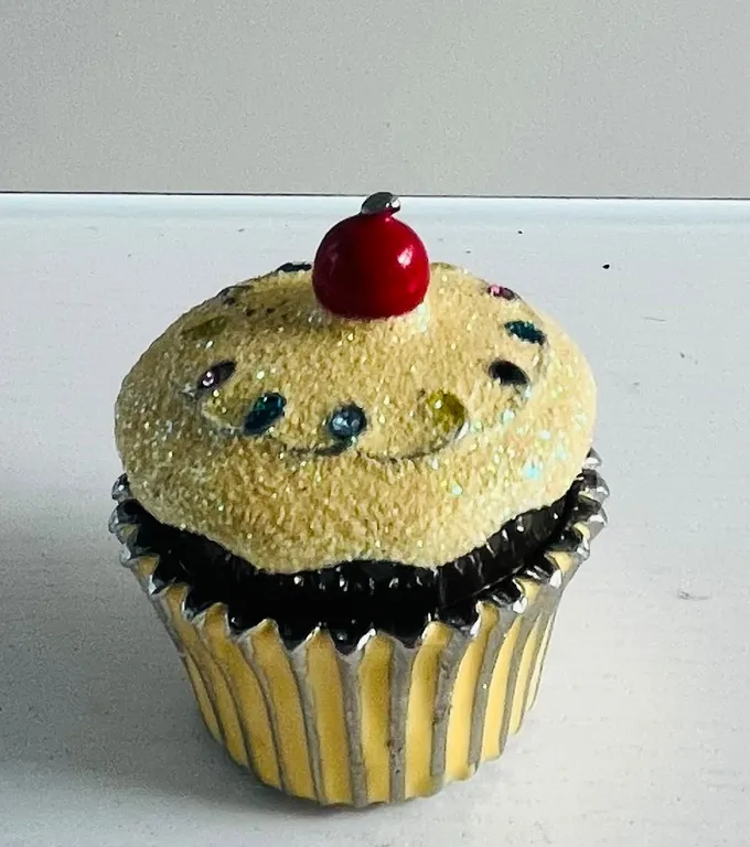 Cupcake Trinket Box with Rhinestones