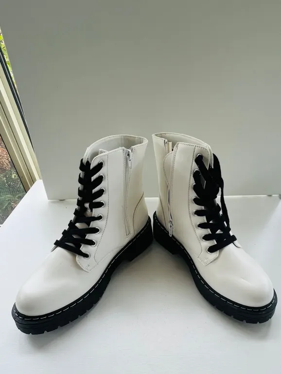 White Combat Boots, 9W