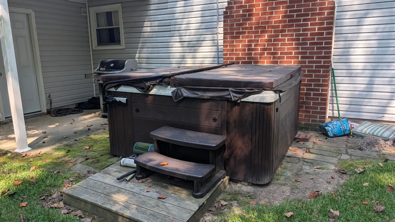 Mira Outdoor Hot Tub with Steps and Cover