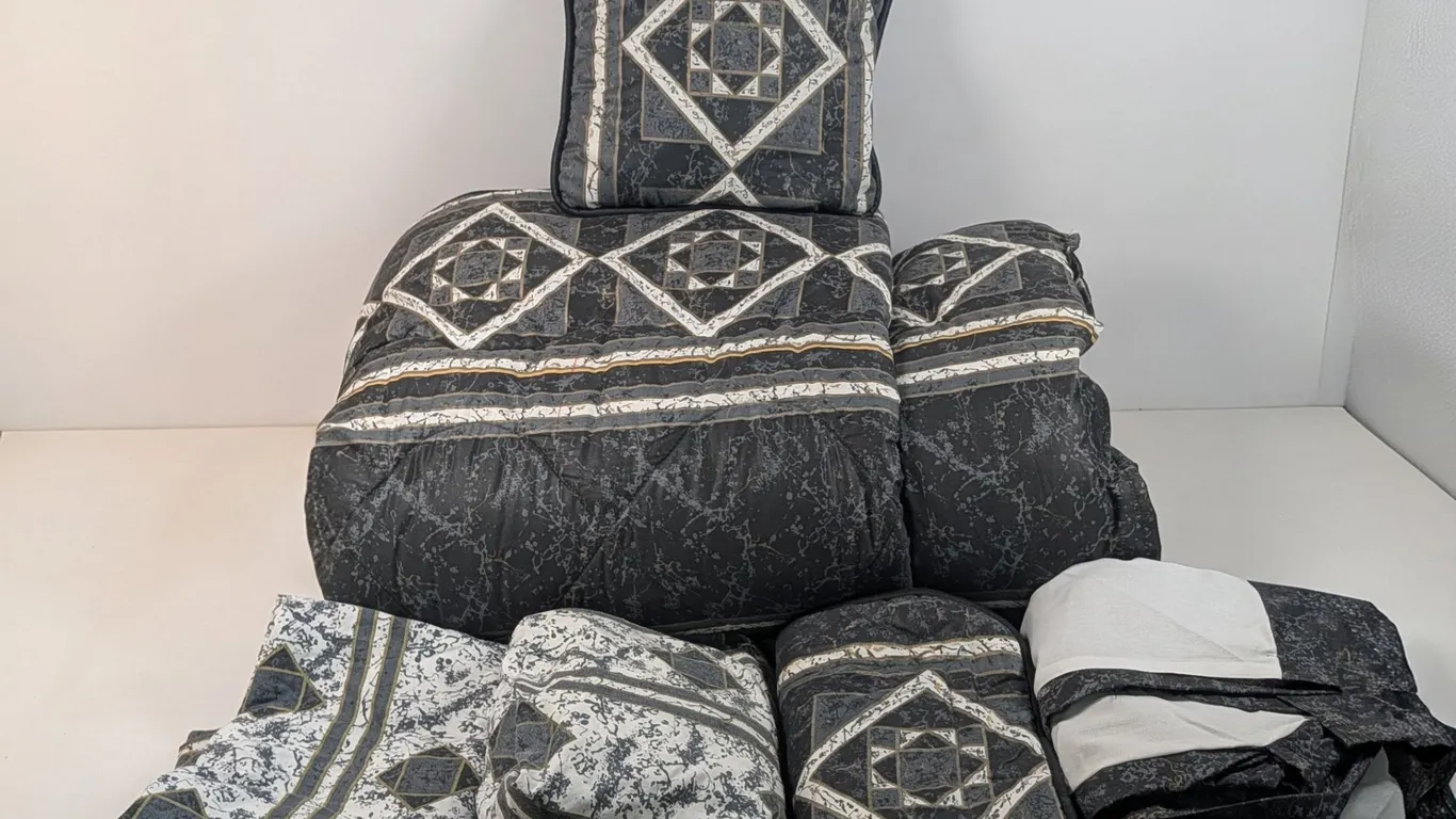 J.C. Penney Twin Comforter and Pillow Set