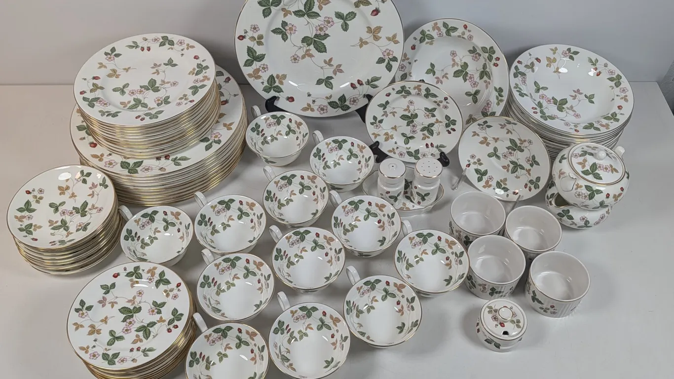Wedgwood Wild Strawberry Bone China Dinnerware Set